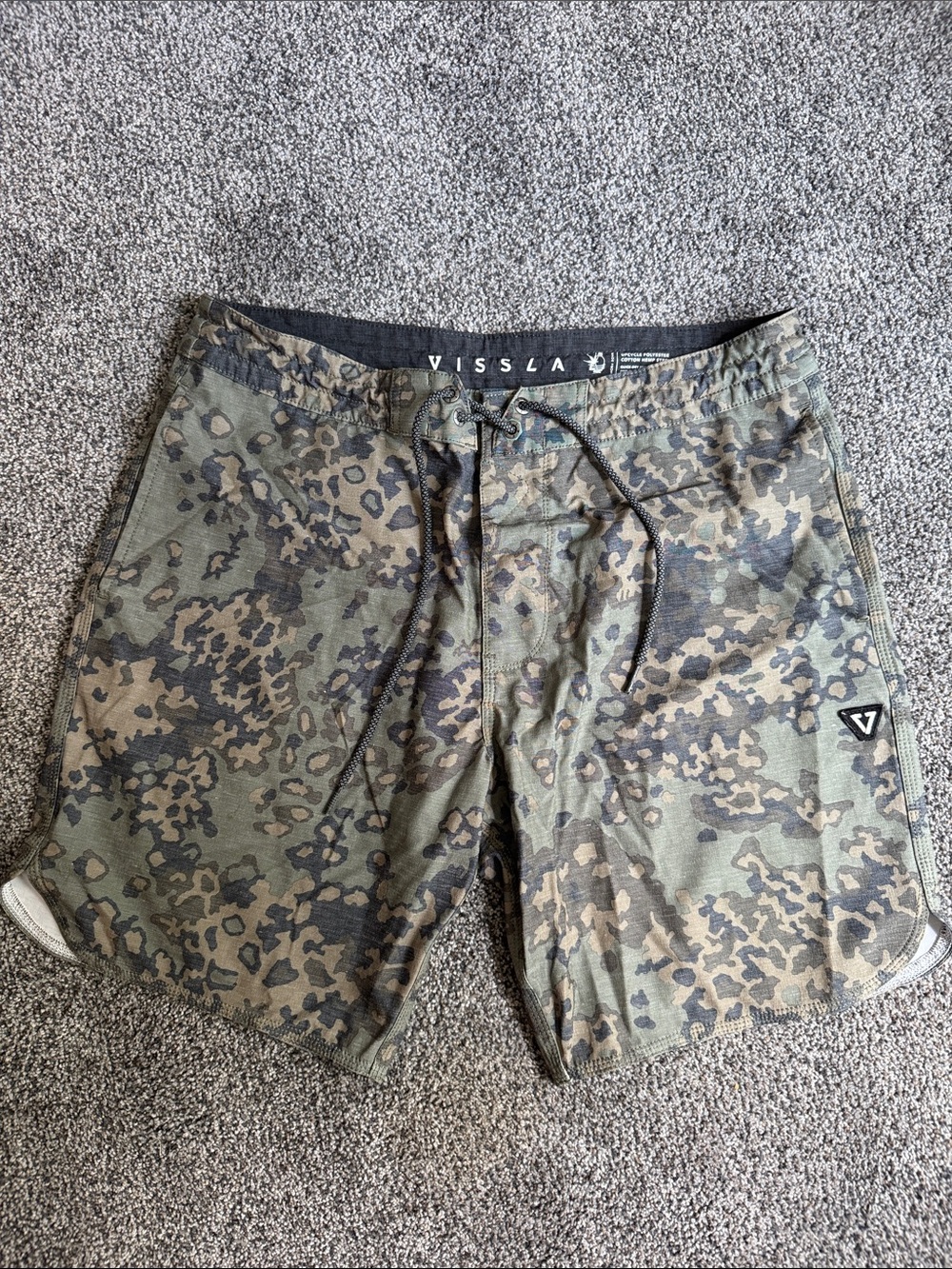 VISSLA Men's Camo Athletic Shorts in Olive & Brown